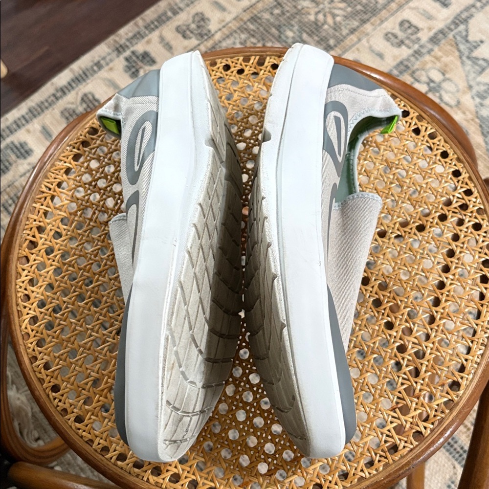 Oofos men’s OOmg eeZee low recovery shoes. Size 10
See description. - Picture 5 of 10